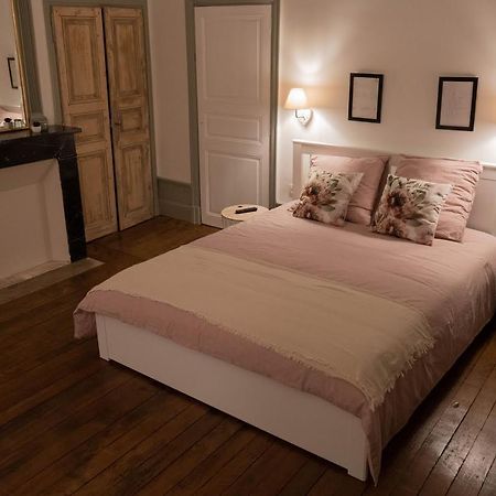 Un Dimanche Chez Julie Chambre Leontine Parthenay Bagian luar foto