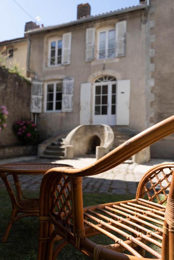 Un Dimanche Chez Julie Chambre Leontine Parthenay Bagian luar foto