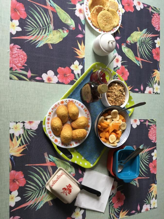 Un Dimanche Chez Julie Chambre Leontine Parthenay Bagian luar foto